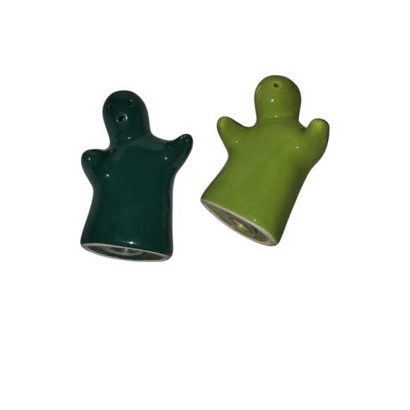Green hugging salt and pepper shakers - Picture 2 of 3